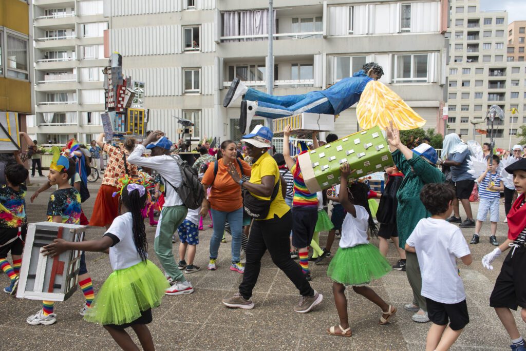 Spectacle de rue le 14 juin 2025 à Bobigny par la générale de théâtre