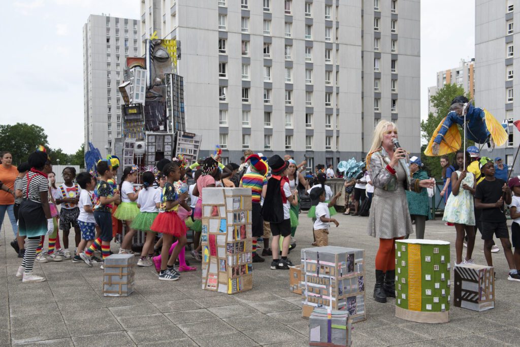 Spectacle de rue le 14 juin 2025 à Bobigny par la générale de théâtre